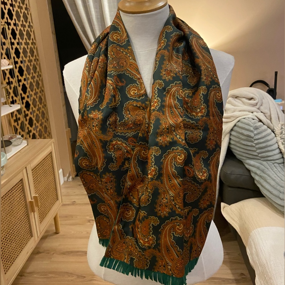 Park Lane Wool Scarf in Rich Green